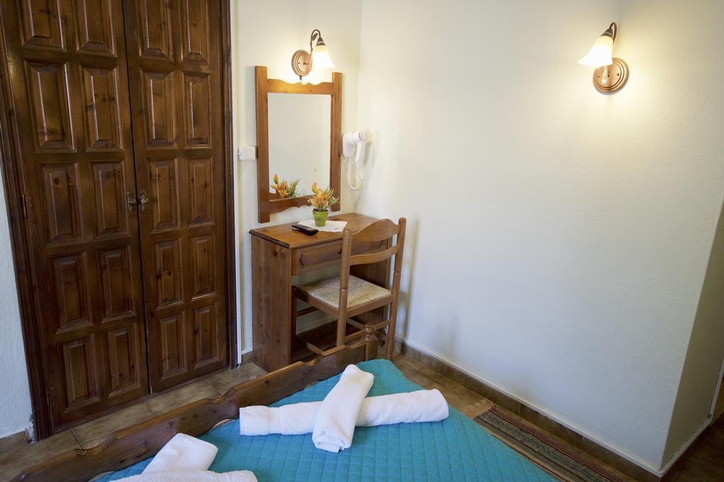 Ria Rooms Кисос Стая снимка
